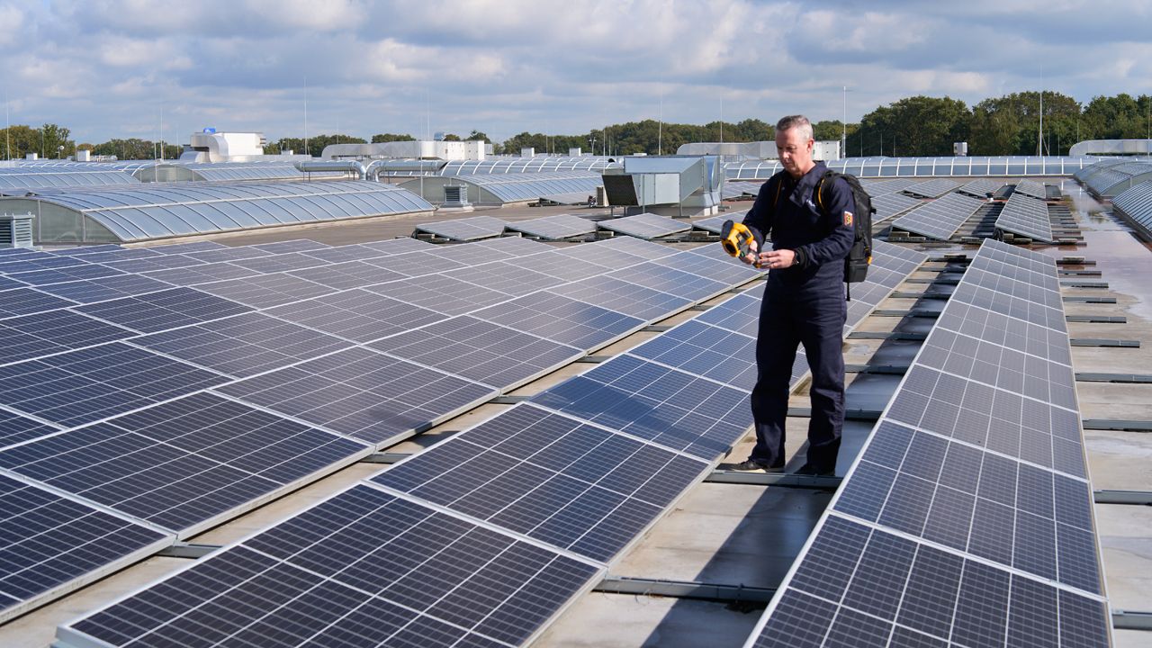 Fluke introduces key benefits of user-friendly testing tools for solar power technicians